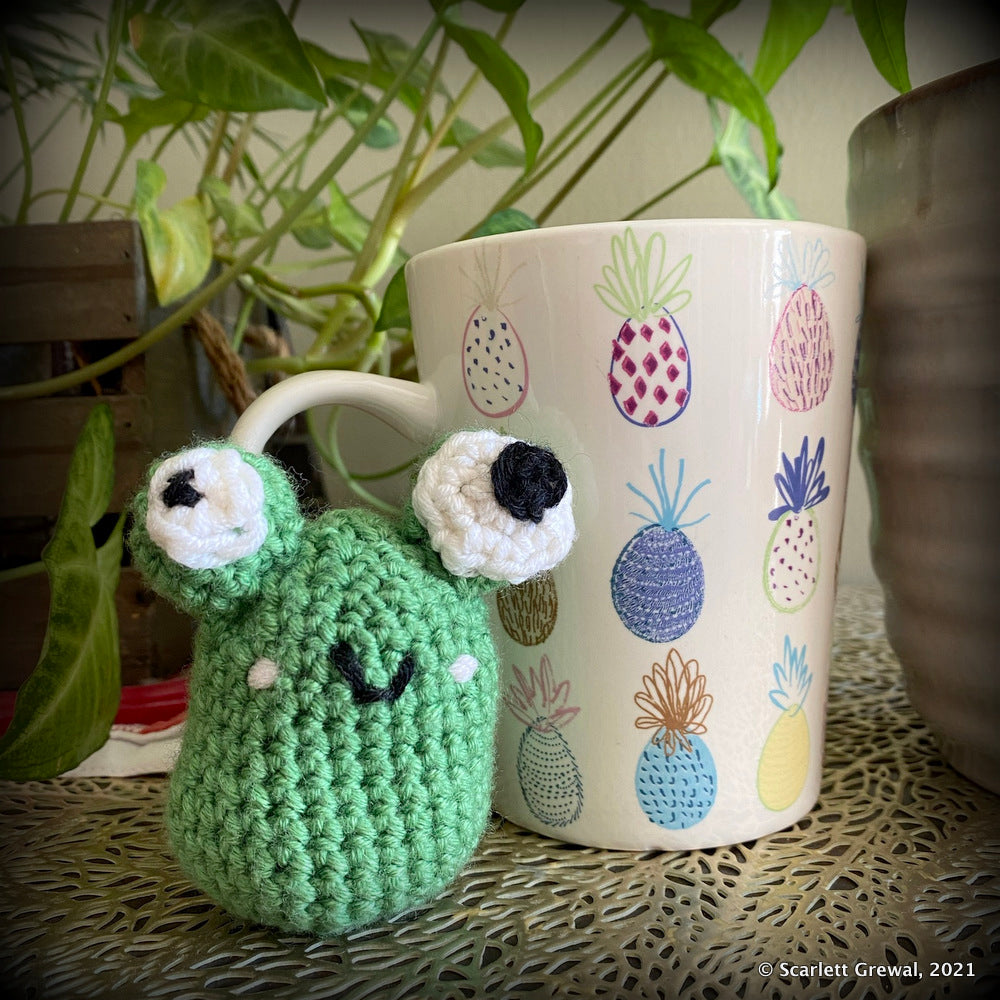 FREE Tiny Frog Plush Crochet Pattern by Scarlett Grewal